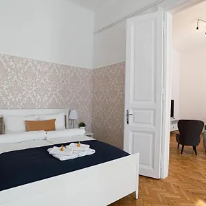 Terrace Vuvu - With Balcony In The Heart Of Budapest