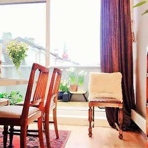 2br With Balconies And Art In Historical Area , Bergen Noruega