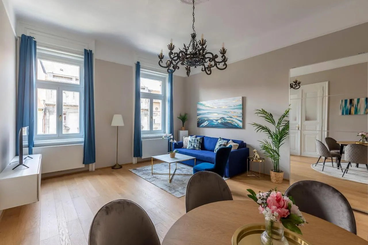Luxury Elizabeth Residence next to the New York Café Budapest